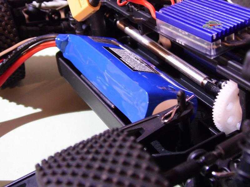 Turnigy 1/16 racing buggy és mini rally akkumulátor beszerelése